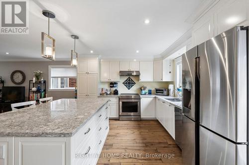 3525 Bertrand Road, Mississauga, ON - Indoor Photo Showing Kitchen With Double Sink With Upgraded Kitchen