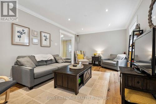 3525 Bertrand Road, Mississauga, ON - Indoor Photo Showing Living Room