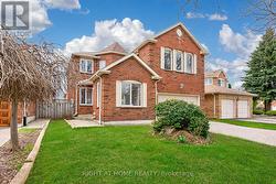 3 LANCASHIRE ROAD Markham, ON L3R 8K9