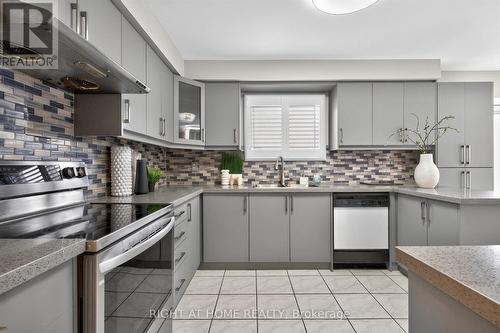 3 Lancashire Road, Markham, ON - Indoor Photo Showing Kitchen With Upgraded Kitchen