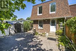 56 PENWICK CRESCENT Richmond Hill, ON L4C 5B4