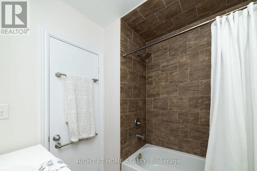 2 Midholm Drive, Toronto, ON - Indoor Photo Showing Bathroom