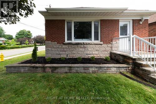 2 Midholm Drive, Toronto, ON - Outdoor