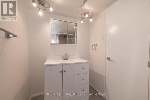 2 Midholm Drive, Toronto, ON - Indoor Photo Showing Bathroom