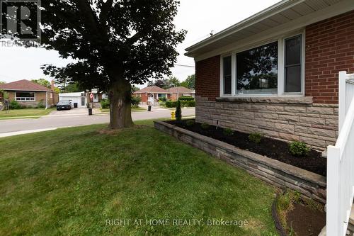 2 Midholm Drive, Toronto, ON - Outdoor