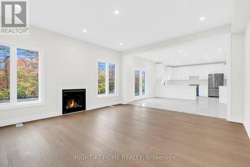 76 Ruby Ridge, Oro-Medonte, ON - Indoor Photo Showing Living Room With Fireplace