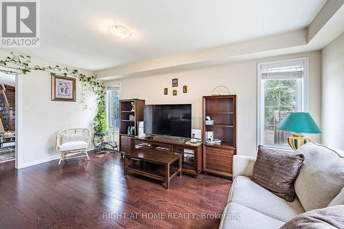 33 Drexel Road, Brampton, ON - Indoor Photo Showing Living Room