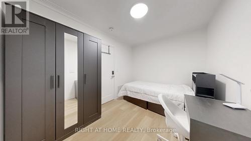 61 GLADYS ROAD , Toronto, Ontario M1C 1C7 2