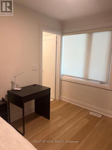 61 GLADYS ROAD , Toronto, Ontario M1C 1C7 4