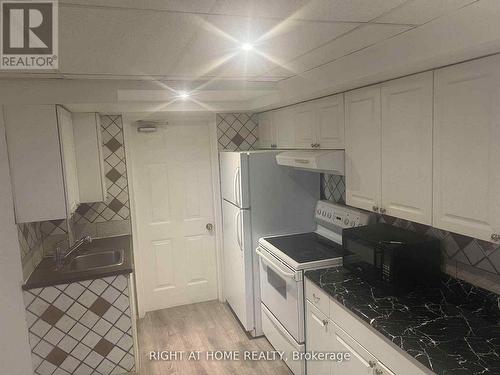 5409 Derry Road, Milton, ON - Indoor Photo Showing Kitchen