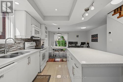 5531 Whistler Crescent, Mississauga, ON - Indoor Photo Showing Kitchen With Double Sink