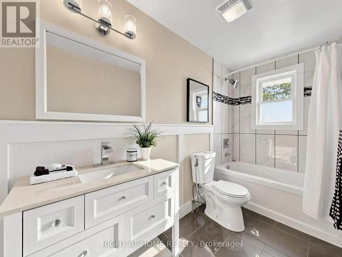1 Welbourn Drive, Hamilton, ON - Indoor Photo Showing Bathroom