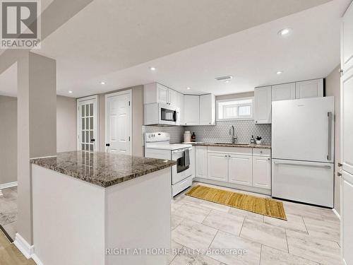 1 Welbourn Drive, Hamilton, ON - Indoor Photo Showing Kitchen