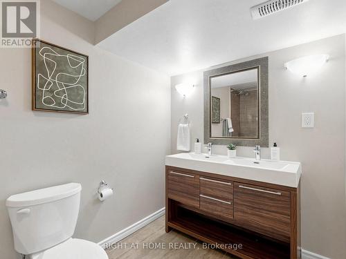 1 Welbourn Drive, Hamilton, ON - Indoor Photo Showing Bathroom
