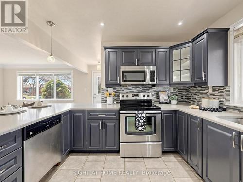 1 Welbourn Drive, Hamilton, ON - Indoor Photo Showing Kitchen With Upgraded Kitchen