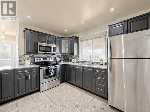 1 Welbourn Drive, Hamilton, ON - Indoor Photo Showing Kitchen With Upgraded Kitchen