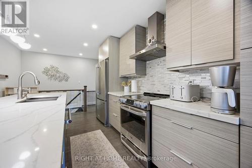 1565 Kipper Avenue, Mississauga, ON - Indoor Photo Showing Kitchen With Stainless Steel Kitchen With Upgraded Kitchen