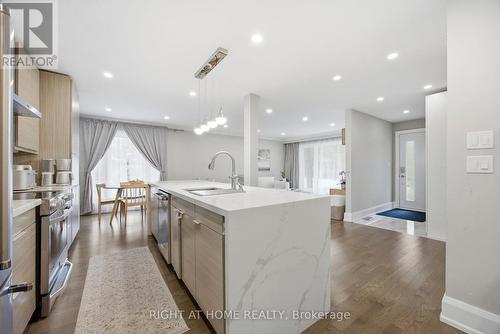 1565 Kipper Avenue, Mississauga, ON - Indoor Photo Showing Kitchen With Upgraded Kitchen