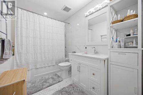 1565 Kipper Avenue, Mississauga, ON - Indoor Photo Showing Bathroom