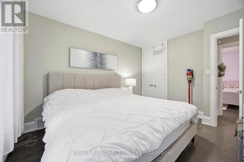 1565 Kipper Avenue, Mississauga, ON - Indoor Photo Showing Bedroom