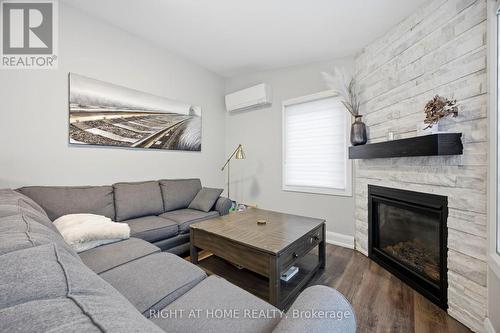 1565 Kipper Avenue, Mississauga, ON - Indoor Photo Showing Living Room With Fireplace