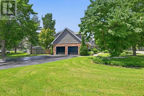 Double Garage w massive driveway, 9 Parking Spaces - 1 Idared Road, Hamilton, ON - Outdoor