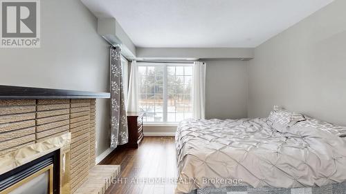 301 Garner Road E, Hamilton, ON - Indoor Photo Showing Bedroom