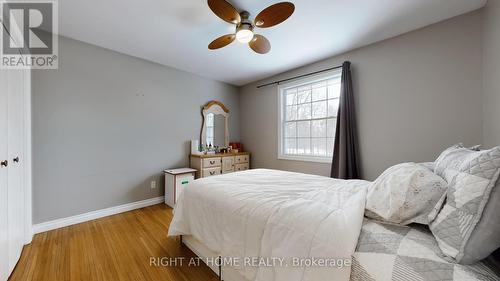 301 Garner Road E, Hamilton, ON - Indoor Photo Showing Bedroom
