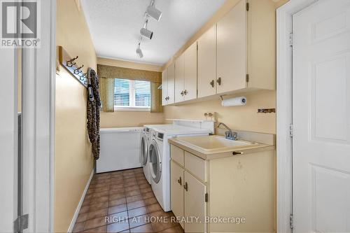 33 Walnut Drive, Guelph, ON - Indoor Photo Showing Laundry Room