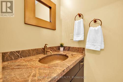 33 Walnut Drive, Guelph, ON - Indoor Photo Showing Bathroom