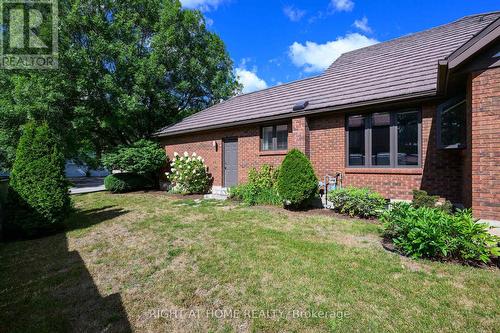 33 Walnut Drive, Guelph, ON - Outdoor