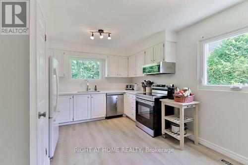 2932 Remea Court, Mississauga, ON - Indoor Photo Showing Kitchen