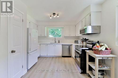2932 Remea Court, Mississauga, ON - Indoor Photo Showing Kitchen