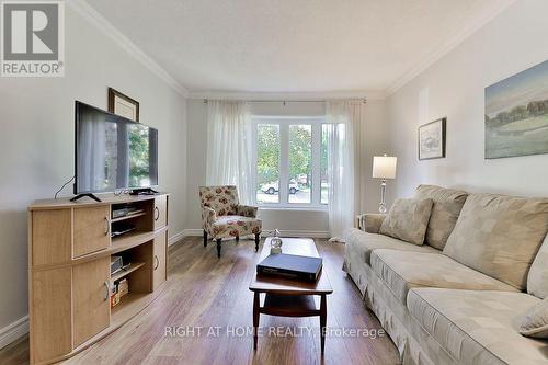 2932 Remea Court, Mississauga, ON - Indoor Photo Showing Living Room