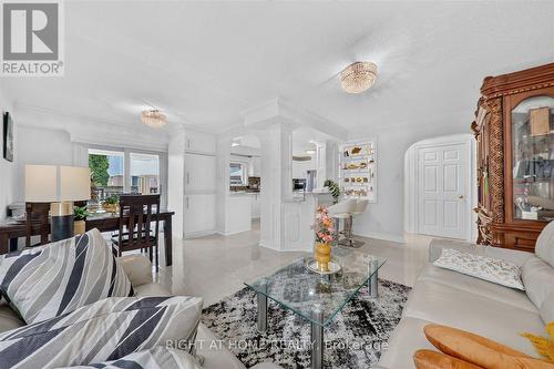 531 Wallenberg Crescent, Mississauga, ON - Indoor Photo Showing Living Room