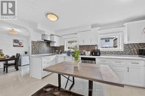 531 Wallenberg Crescent, Mississauga, ON - Indoor Photo Showing Kitchen With Upgraded Kitchen