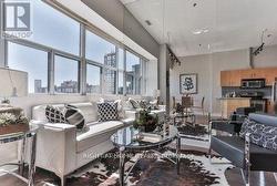 813 - 700 KING STREET W Toronto, ON M5V 2Y6
