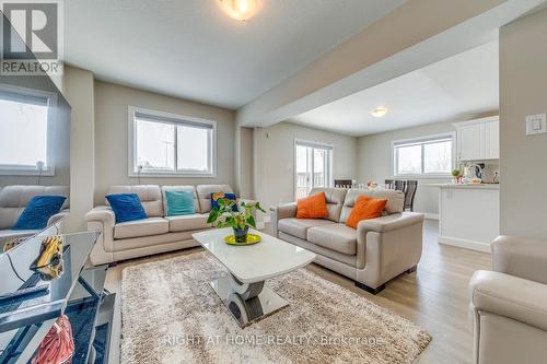 30 Brighton Road, Barrie, ON - Indoor Photo Showing Living Room