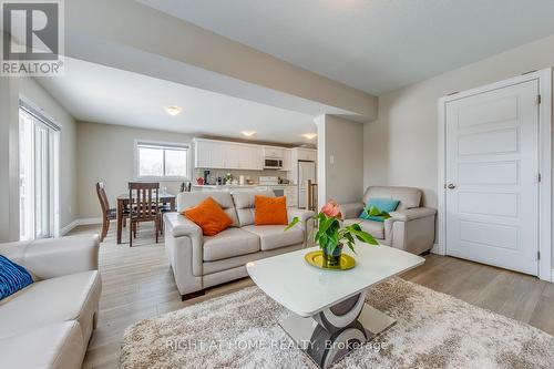 30 Brighton Road, Barrie, ON - Indoor Photo Showing Living Room