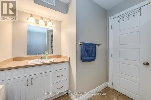 30 Brighton Road, Barrie, ON - Indoor Photo Showing Bathroom