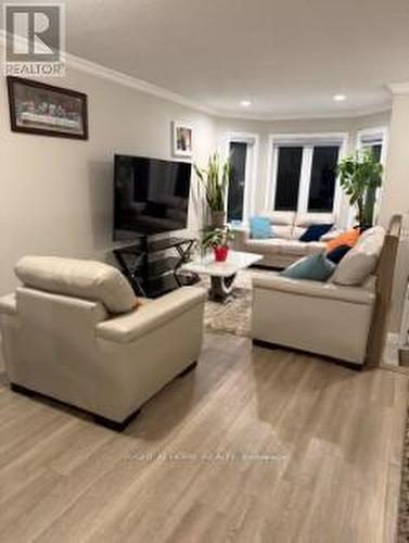 30 Brighton Road, Barrie, ON - Indoor Photo Showing Living Room