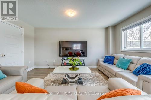 30 Brighton Road, Barrie, ON - Indoor Photo Showing Living Room