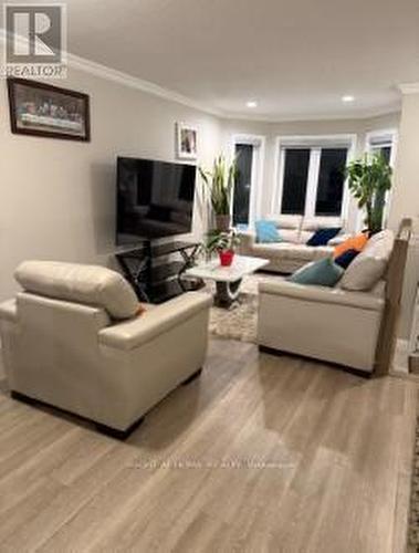 30 Brighton Road, Barrie, ON - Indoor Photo Showing Living Room