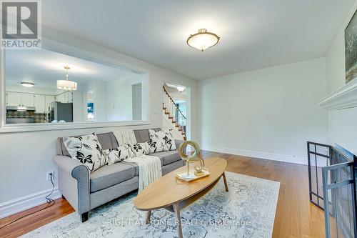 1025 Vanier Drive, Mississauga, ON - Indoor Photo Showing Living Room