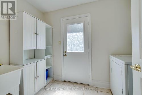 1025 Vanier Drive, Mississauga, ON - Indoor Photo Showing Laundry Room