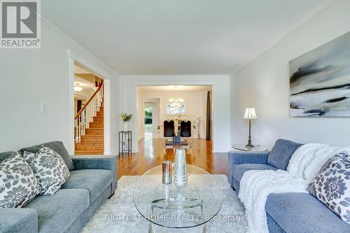 1025 Vanier Drive, Mississauga, ON - Indoor Photo Showing Living Room
