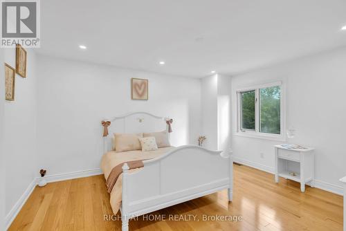 4345 Romfield Crescent, Mississauga, ON - Indoor Photo Showing Bedroom