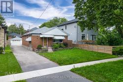 98 YORKVIEW DRIVE Toronto, ON M8Z 2G4