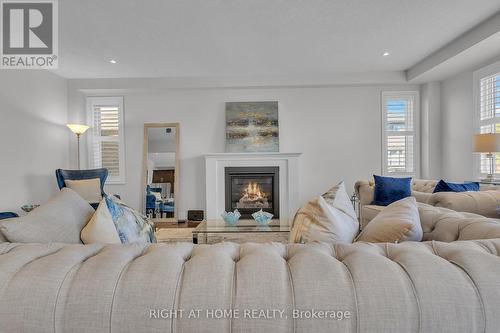 321 Carriage Way, Waterloo, ON - Indoor Photo Showing Living Room With Fireplace