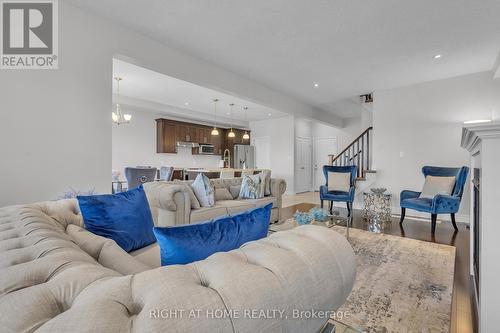321 Carriage Way, Waterloo, ON - Indoor Photo Showing Living Room